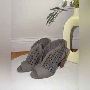 Vince Camuto Gray Cutout Heels | Size 9.5 Women’s Block Heel